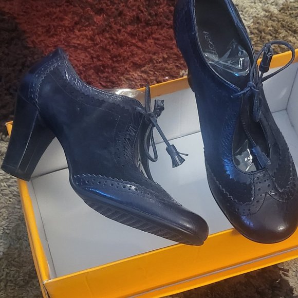 Shoes - Picture 6 of 6